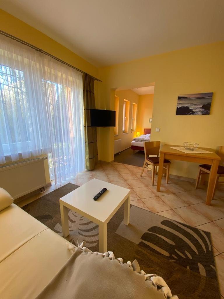 Apartments In Der Kopenhagener Strasse Росток Екстериор снимка