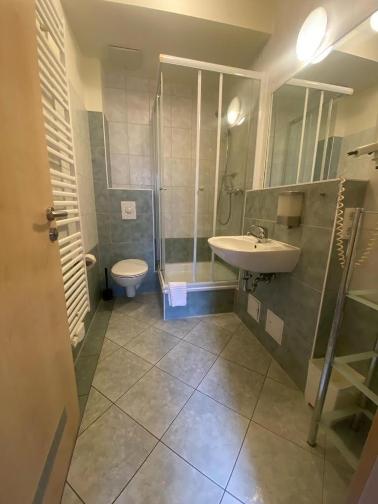 Apartments In Der Kopenhagener Strasse Росток Екстериор снимка